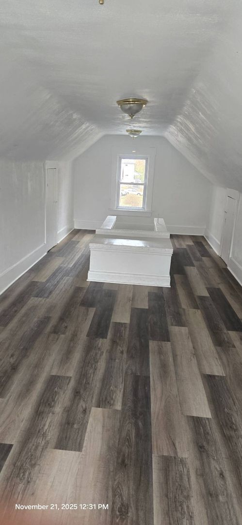 Foto del edificio - Charming 4-Bedroom Property in Prime Location