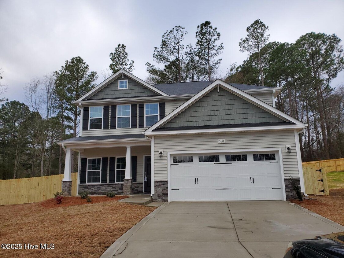 Foto principal - 560 Hampstead Pl
