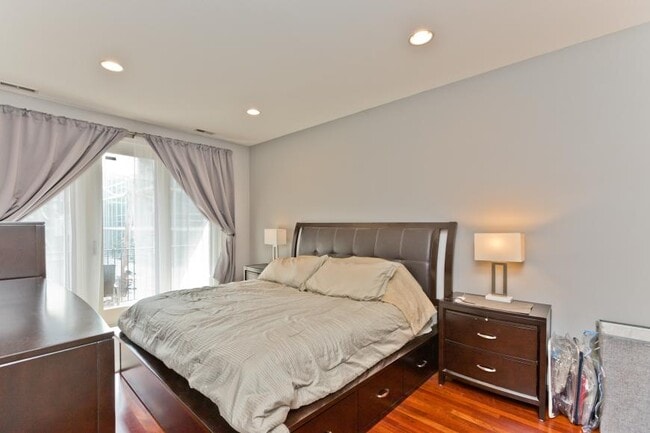 Building Photo - 2 bedroom in Chicago IL 60622