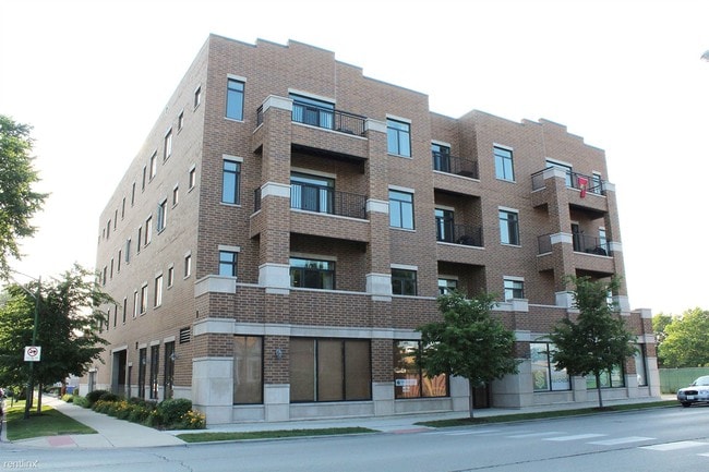 Building Photo - 4732 N Austin Ave