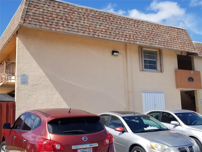 Building Photo - 820 SW 129th Pl