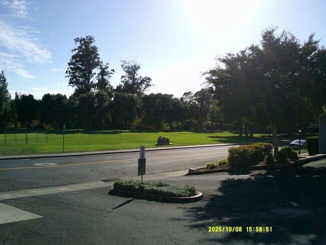 Building Photo - 749 Beelard Dr