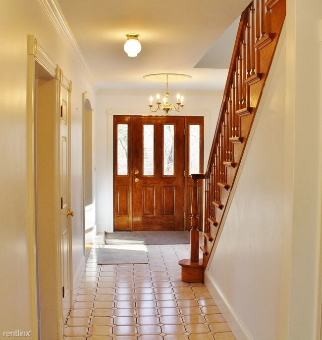 Building Photo - 3 br, 3 bath House - 269 N Niantic Dr