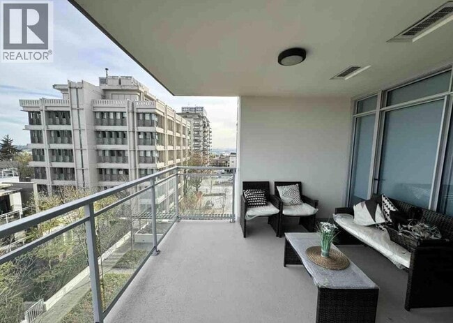 Building Photo - 608 Belmont St