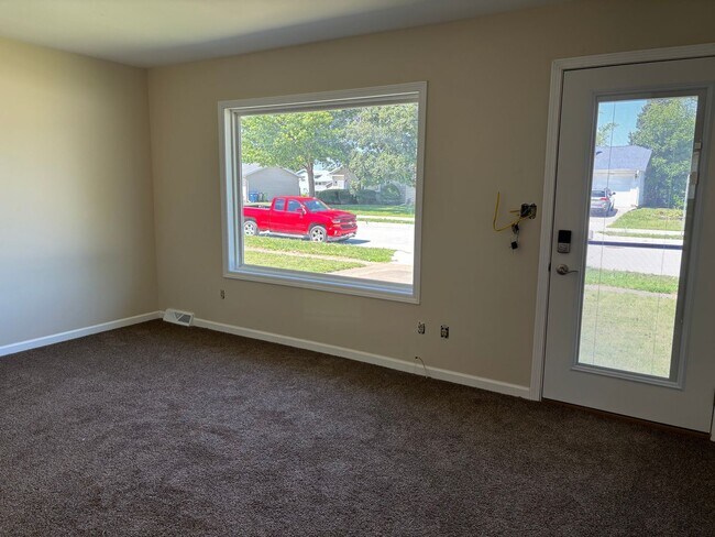 Foto del edificio - 3 Bedroom, 2 Bath Single Family Home in Cl...