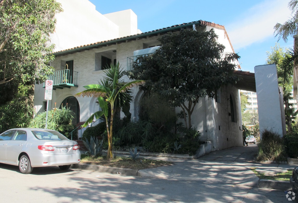 Primary Photo - 476 Landfair Ave