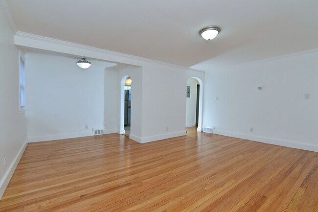 Building Photo - 148 Glenwood Ave