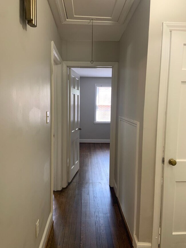 Building Photo - Kirkwood 2 BR convenient to shopping