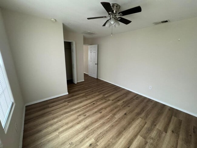 Foto del edificio - 805 S Texas Blvd