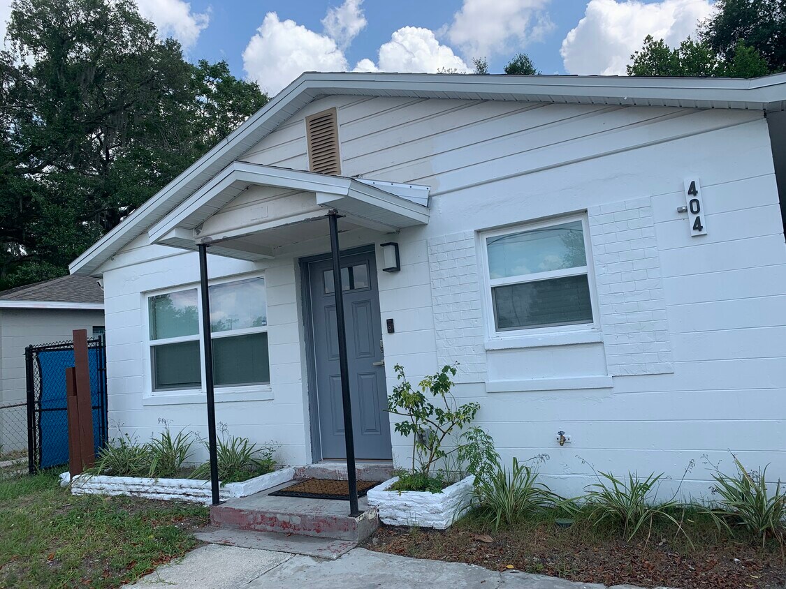 Primary Photo - 404 Modest St