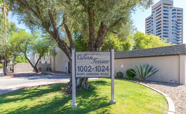 Building Photo - 1010 E Osborn Rd