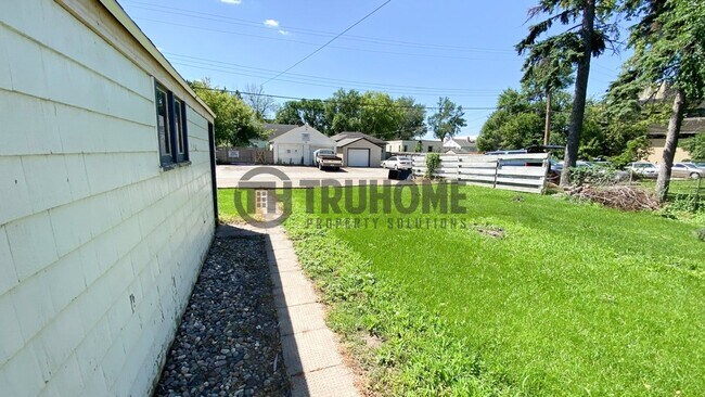 Foto del edificio - Spacious 5-Bedroom Home – Pet-Friendly and...