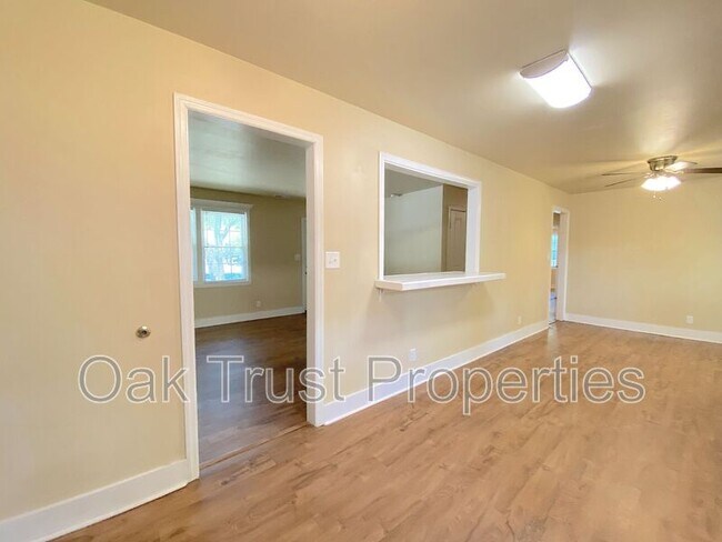 Building Photo - 1227 Mathis Ferry Rd