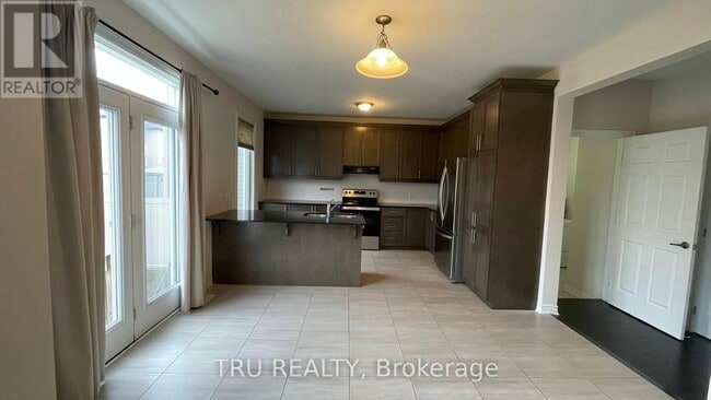 Building Photo - 834 Stallion Cres