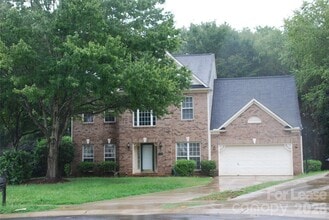 Building Photo - 733 Meadow Lake Dr