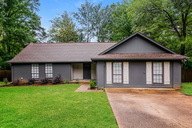 Building Photo - 1606 Edgewood Pl