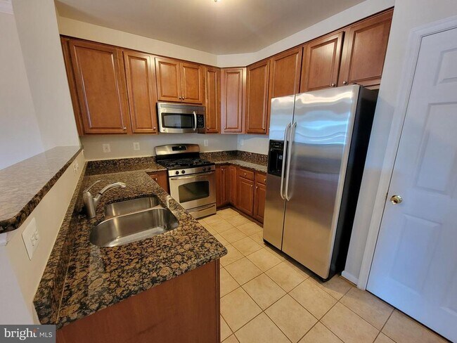 Building Photo - 15555 John Diskin Cir