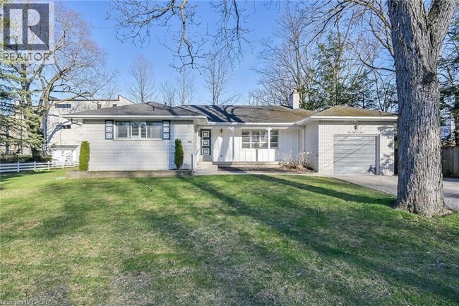 Building Photo - 112 Academy St