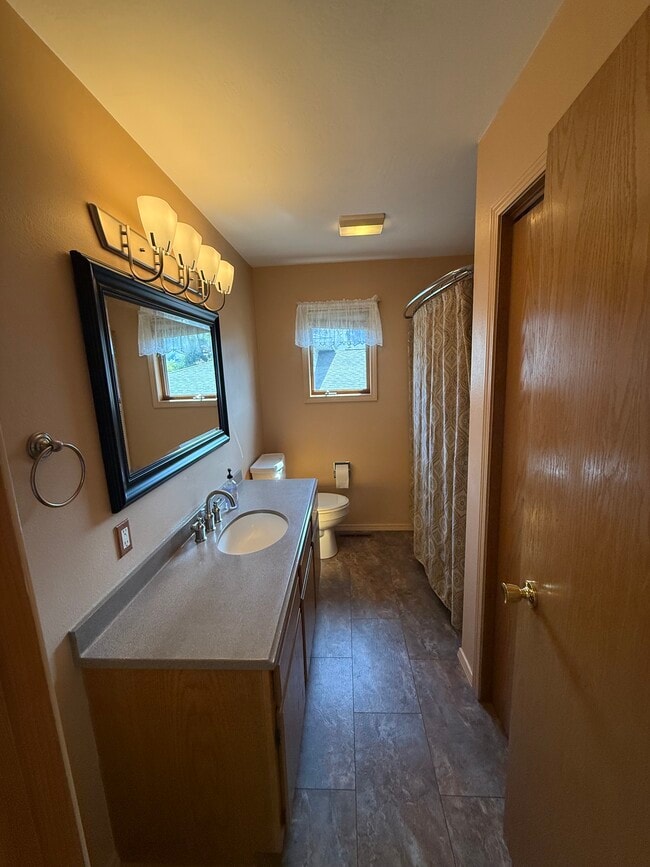 Building Photo - 5570 Dove Ct