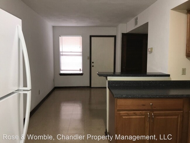 Building Photo - 1049 W 49th St