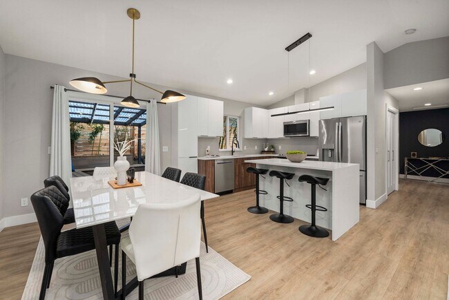 Building Photo - Beautiful Redesigned 2-story SW Seattle