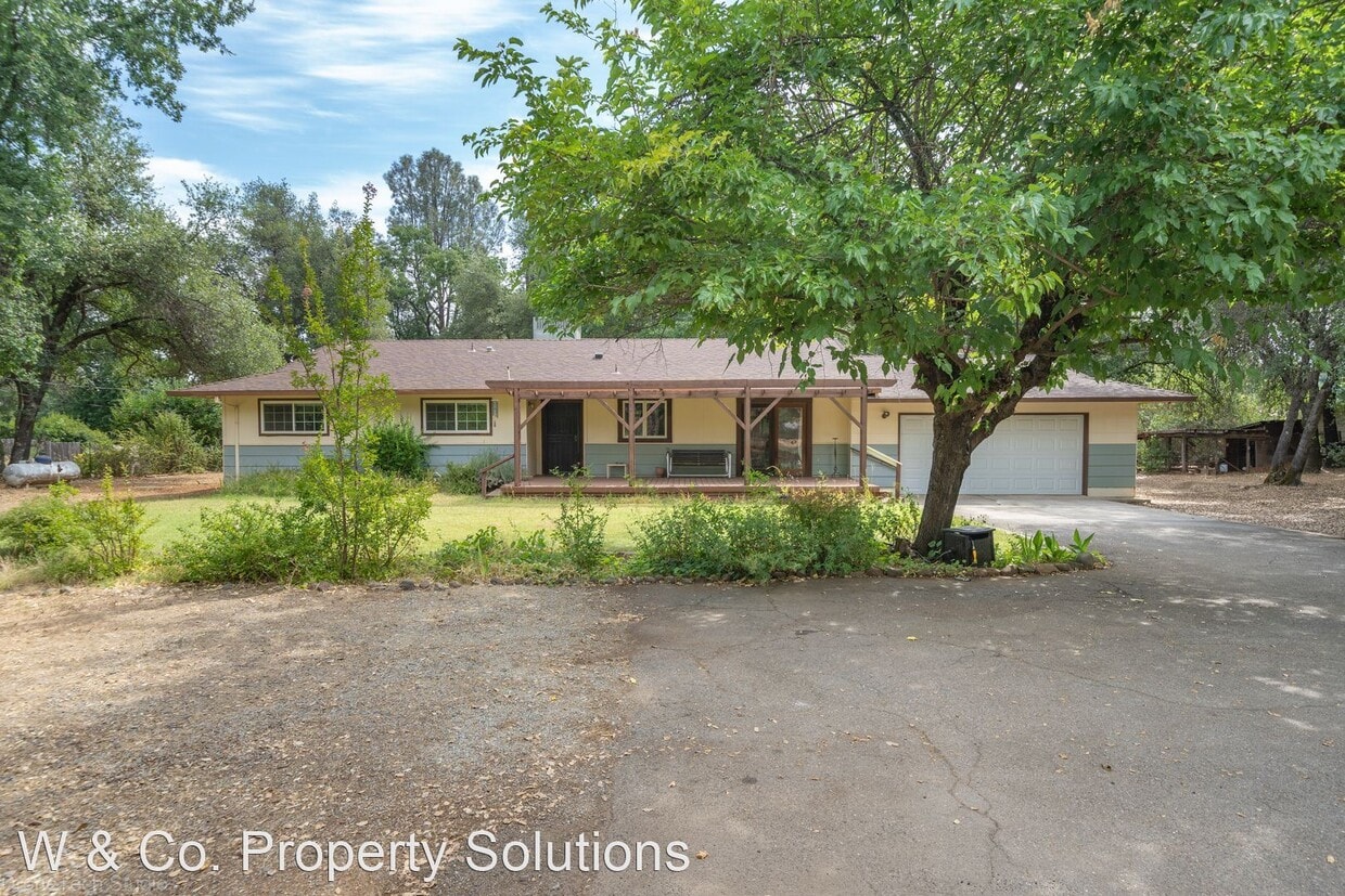 5 br, 3 bath House 10587 Quail Hollow Dr House Rental in Redding