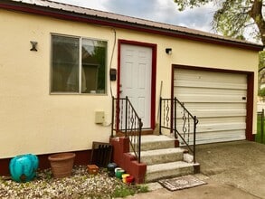 Building Photo - 3027 SW Isaac Ave