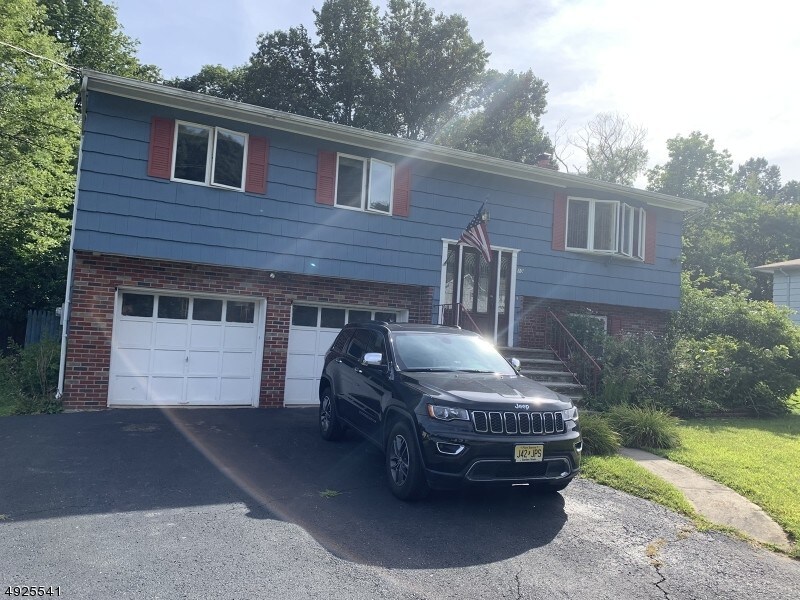 Primary Photo - 10 Brookside Dr