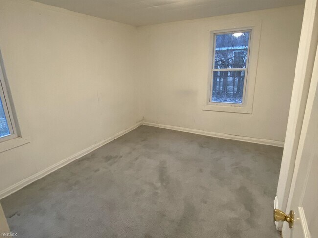 Building Photo - 1 br, 1 bath House - 21240 Randall St 2124...