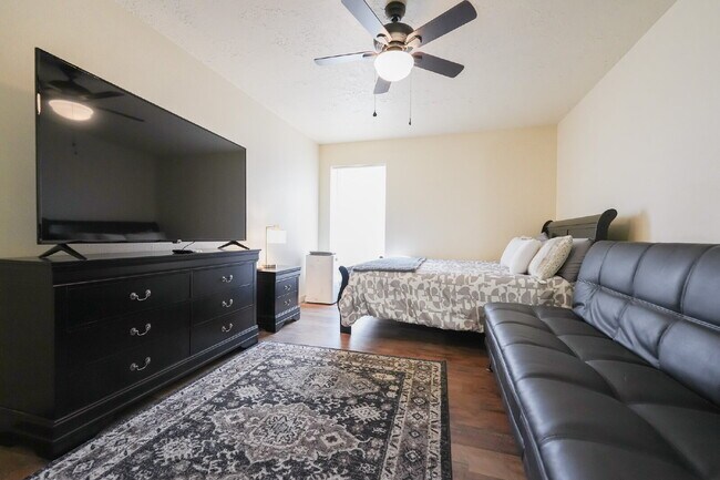 Foto del edificio - Spacious 3-Bedroom, 2-Bath Home – Fully Furnished
