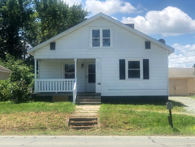 Building Photo - 3 bedroom, one bath in Burlington