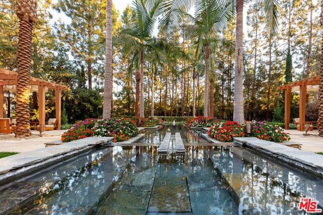 Foto del edificio - 1 W Century Dr