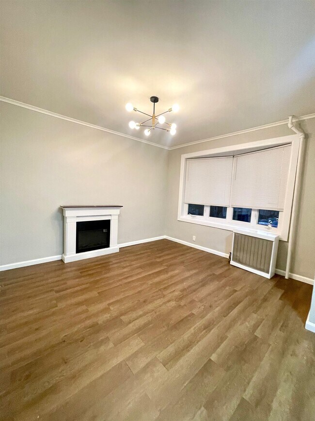 Building Photo - 162 Nelson Ave