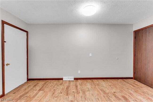 Building Photo - 960 Ryan Rd