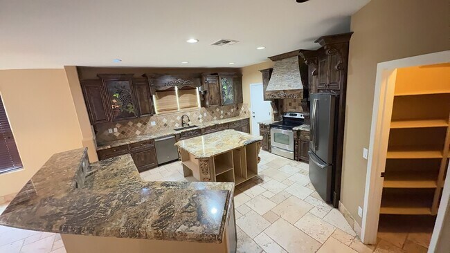 Building Photo - Beautiful 4 Bedroom - 2.5 Bath with Lots of Bonuses - Gilbert