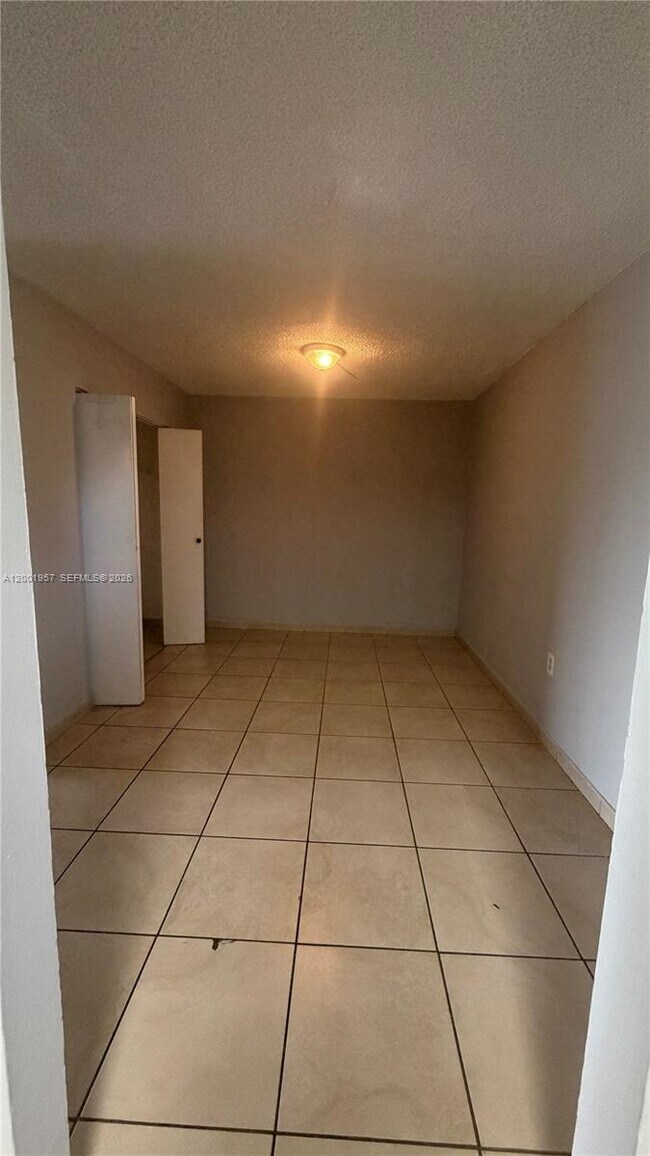 Building Photo - 9375 Fontainebleau Blvd