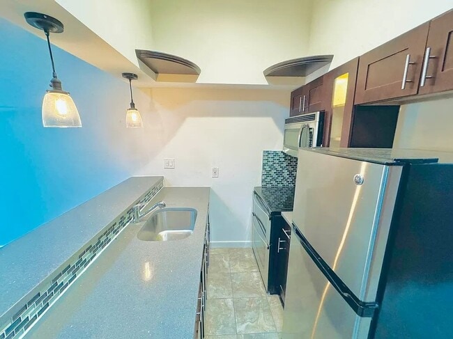 Building Photo - 32 Garnet St