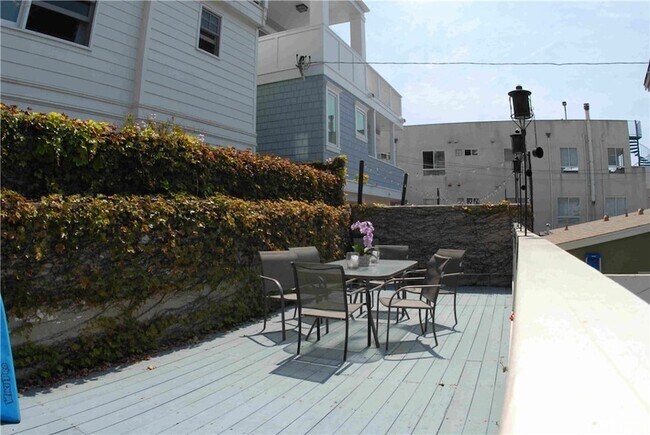 Building Photo - 224 Bayview Dr