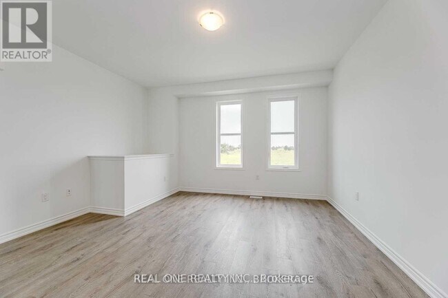 Building Photo - 980 Logan Dr