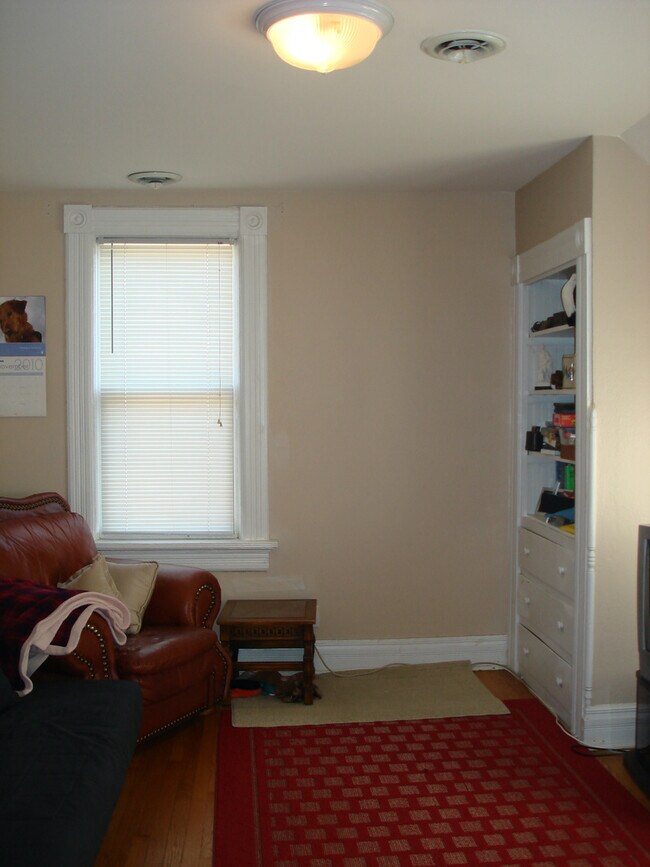 168 N Elm Ave Unit 2, Elmhurst, IL 60126 Room for Rent in Elmhurst