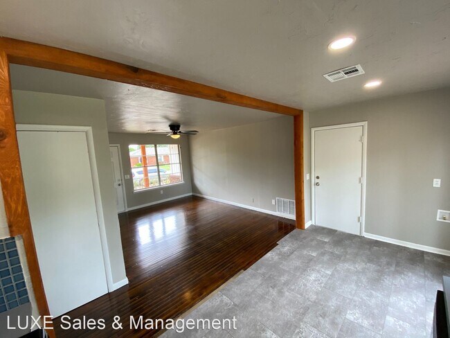 Foto del edificio - 3 br, 1 bath House - 1704 Waltz Way