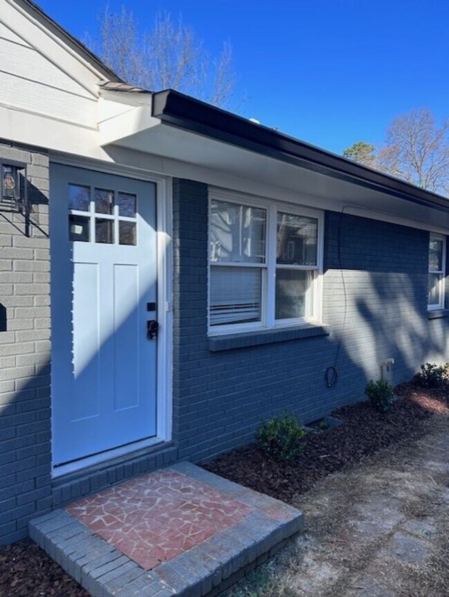 Building Photo - Available Now - Great location for this 2 ...