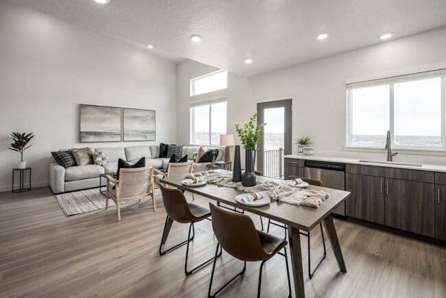 Foto del edificio - Enduro Townhomes