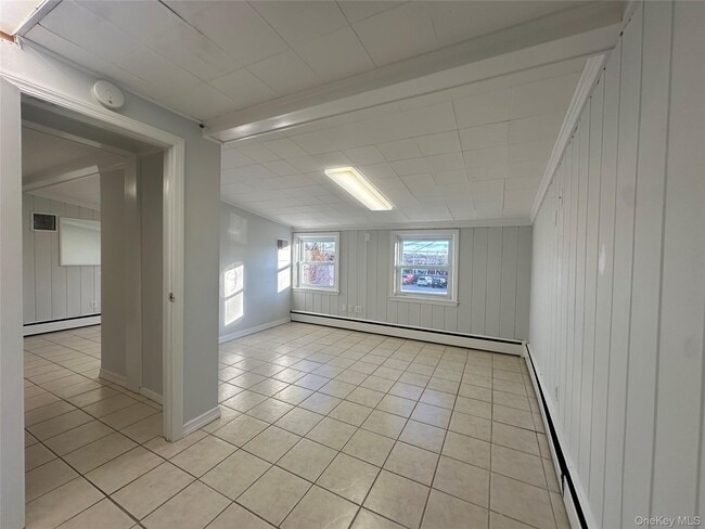 Building Photo - 3 Maple Pl