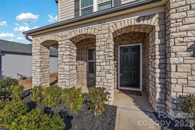 Building Photo - 5811 Fenway Dr