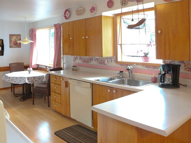 Foto del edificio - Medium-Term Fully Furnished Home in a Quie...