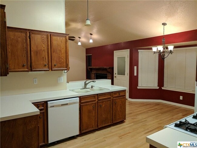 Building Photo - 1502 Stratford Dr