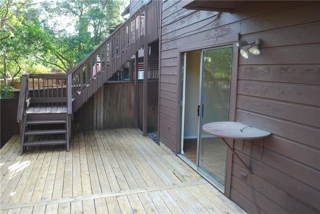 Building Photo - 6112 Summer Creek Cir