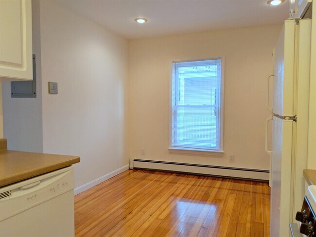 Building Photo - 9 Locke St