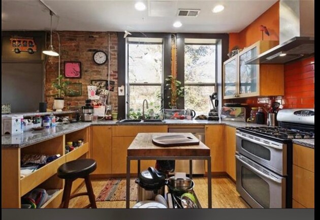 Primary Photo - 1116 W 24 St